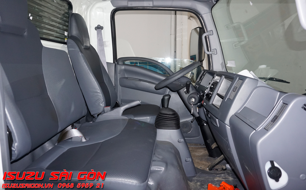 Xe Tải Isuzu QKR 1T9 Tấn Thùng Kín Đầu Vuông 5
